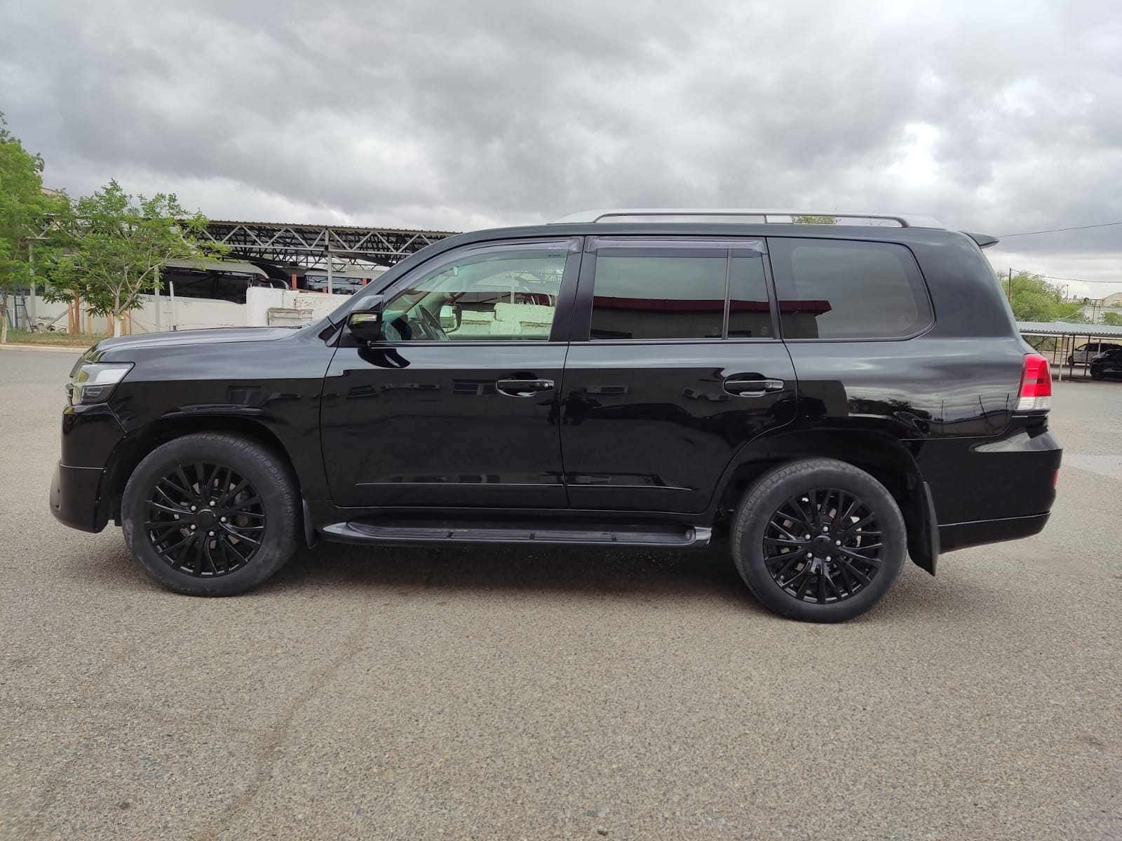 Оформили доп. оборудование на автомобиле Toyota Land Cruiser в Москве за 14 000 ₽